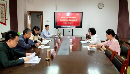 江苏大学教师教育学院副院长曹辉,副院长康翠,教育技术学系主任王斌和